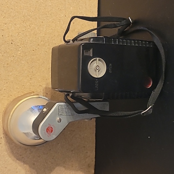 Vintage Kodak Brownie Bullseye Camera With Flash Attachment - Picture 3 of 10